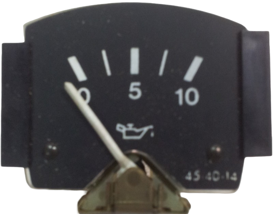 Pressure gauge. Oil pressure gauge