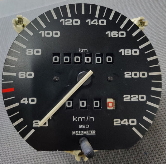 Tachometer/Kilometerzähler. Volkswagen Passat 920 E12