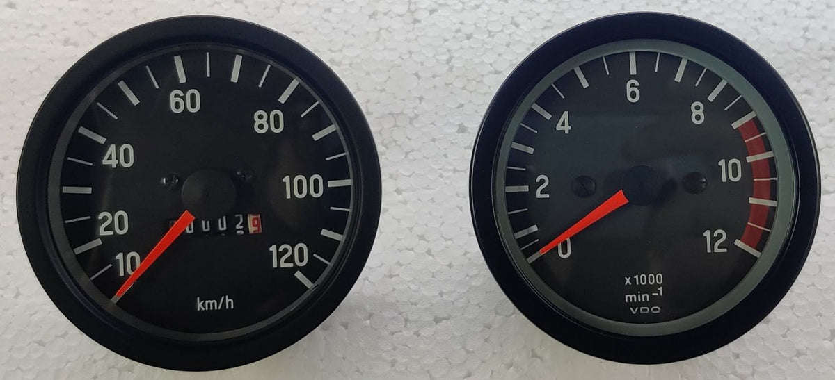 Geschwindigkeitsmesser/Kilometerzähler. Puch Cobra Sport und Drehzahlmesser bis 24.000 U/min.